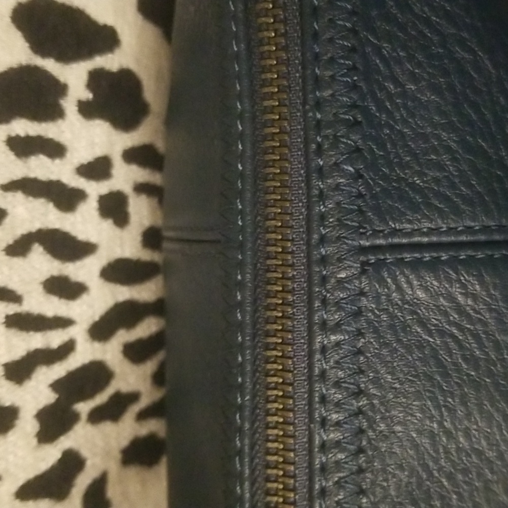 The Sak Iris Leather  Crossbody /Shoulder Bag EUC - Picture 14 of 14
